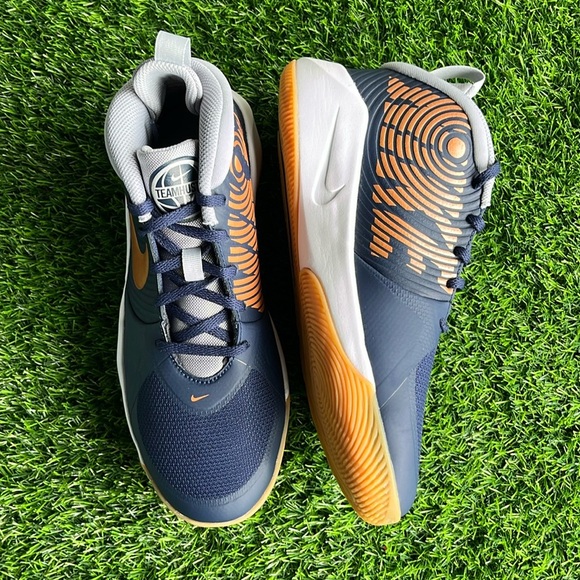 Nike Other - NIKE Team Hustle Basketball Sneakers size 7 youth